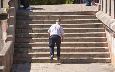 Affanno nel salire le scale: cause, sintomi e soluzioni pratiche