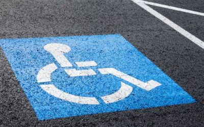 Parcheggio disabili e contrassegno: cosa sapere sul diritto alle strisce gialle