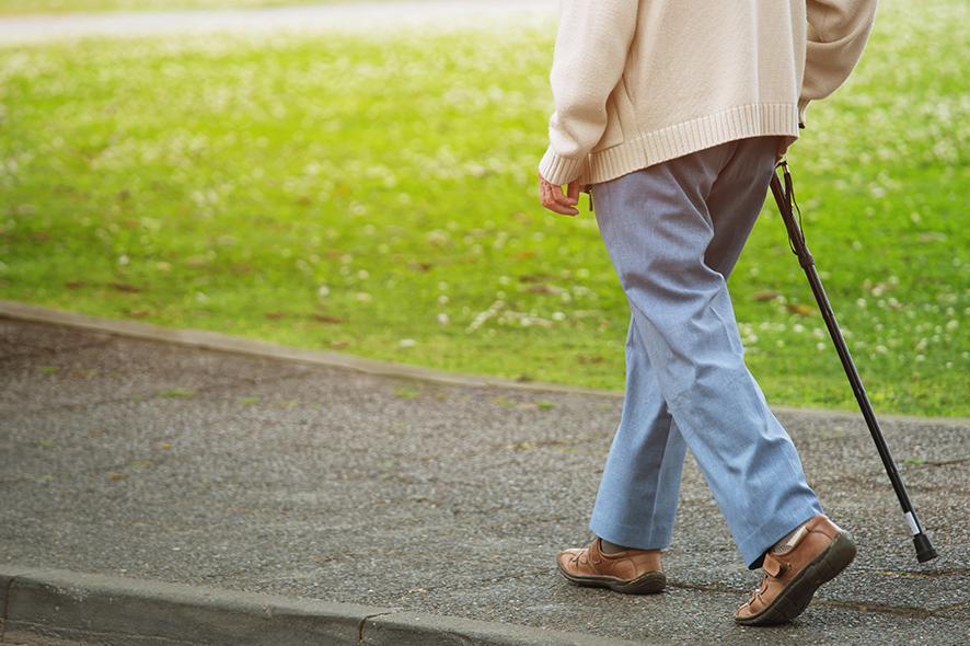 Perché camminare fa bene superati i 70 anni?