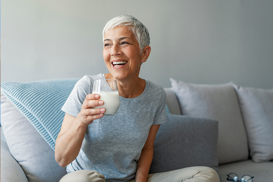 Latte e latticini per gli anziani: perché fanno bene?