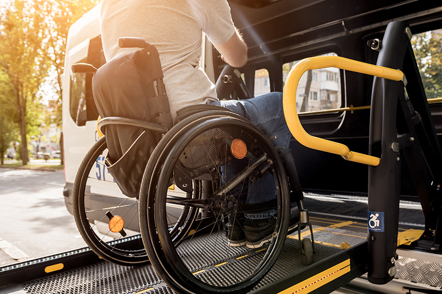 L’articolo parla di agevolazioni e supporto alla disabilità grave e gravissima