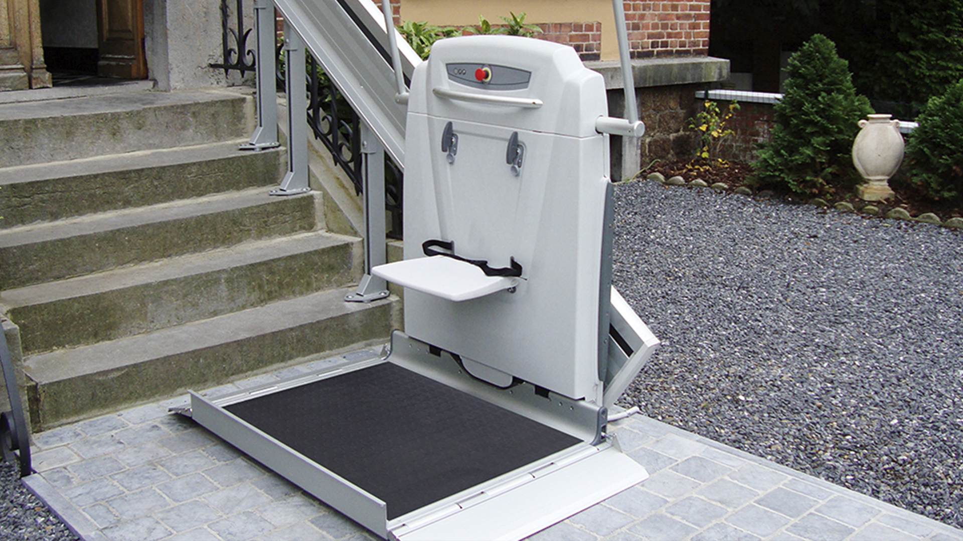 Montascale a piattaforma per scale dritte con seggiolino