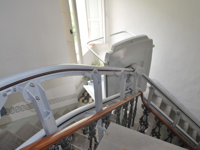 montascale a piattaforma in condominio