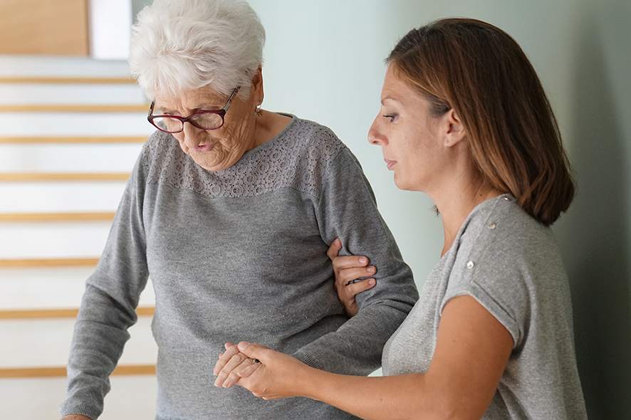 Salire e scendere le scale: il montascale non significa che sei vecchio, ma solo che vuoi essere autonomo