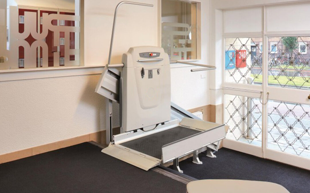 La piattaforma elevatrice per disabili è la soluzione ideale per superare dislivelli in carrozzina, anche su più piani. Scopri come funziona, dove si può installare e quali bonus ti aiutano a coprire le spese di acquisto e installazione.
