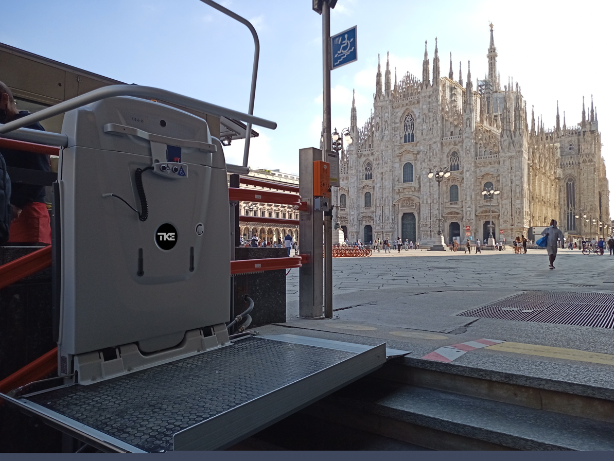 Montascale a piattaforma installato su ATM, Azienda Trasporti Milanesi - Milano