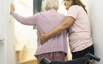 Con un montascale a piattaforma o un miniascensore domestico salire le scale è facile anche in carrozzina