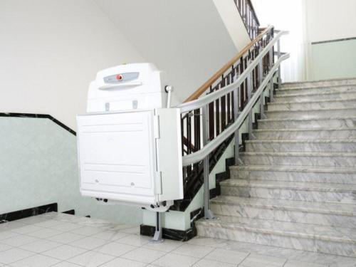 Montascale a piattaforma /servoscale Supra mentre curva